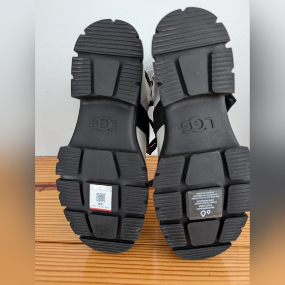 UGG ASHTON LACE UP BOOT WHITE LEATHER WATERPROOF HIGH TOP WOMENS US 7.5 - Picture 5 of 7